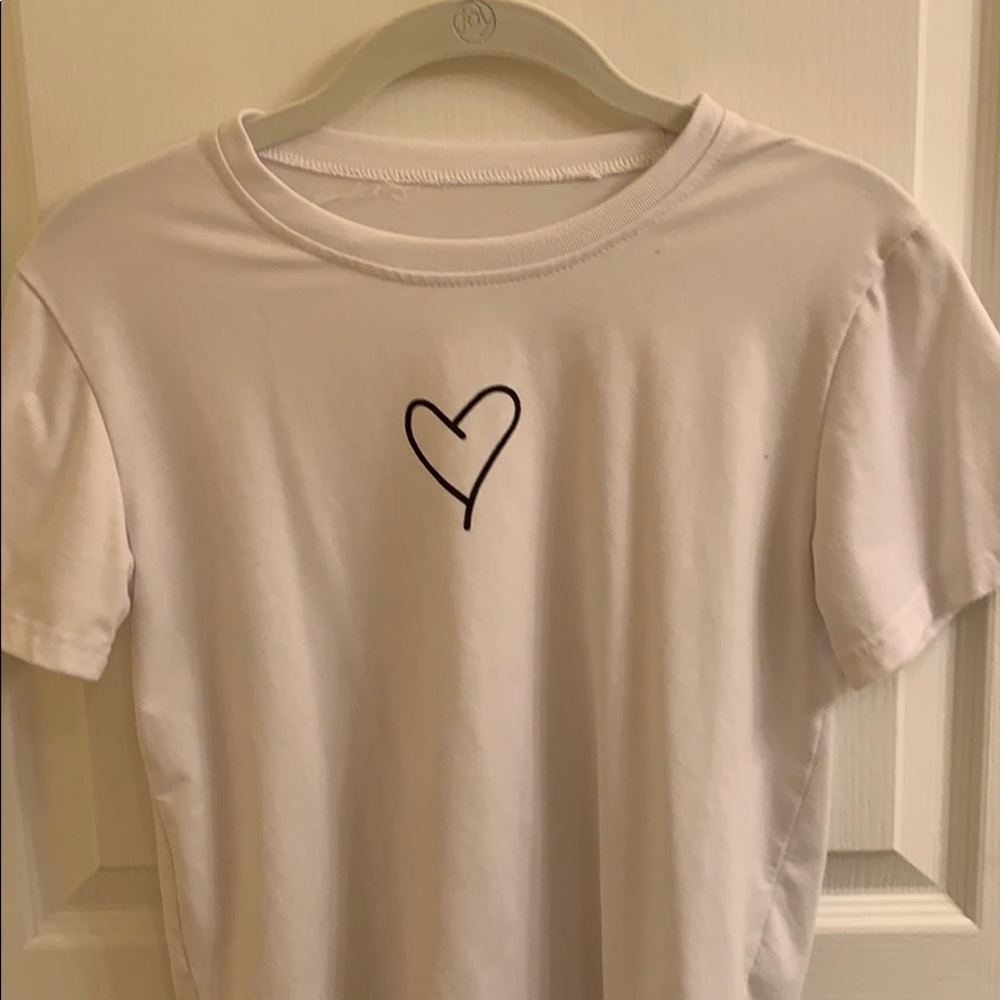 simple heart tee